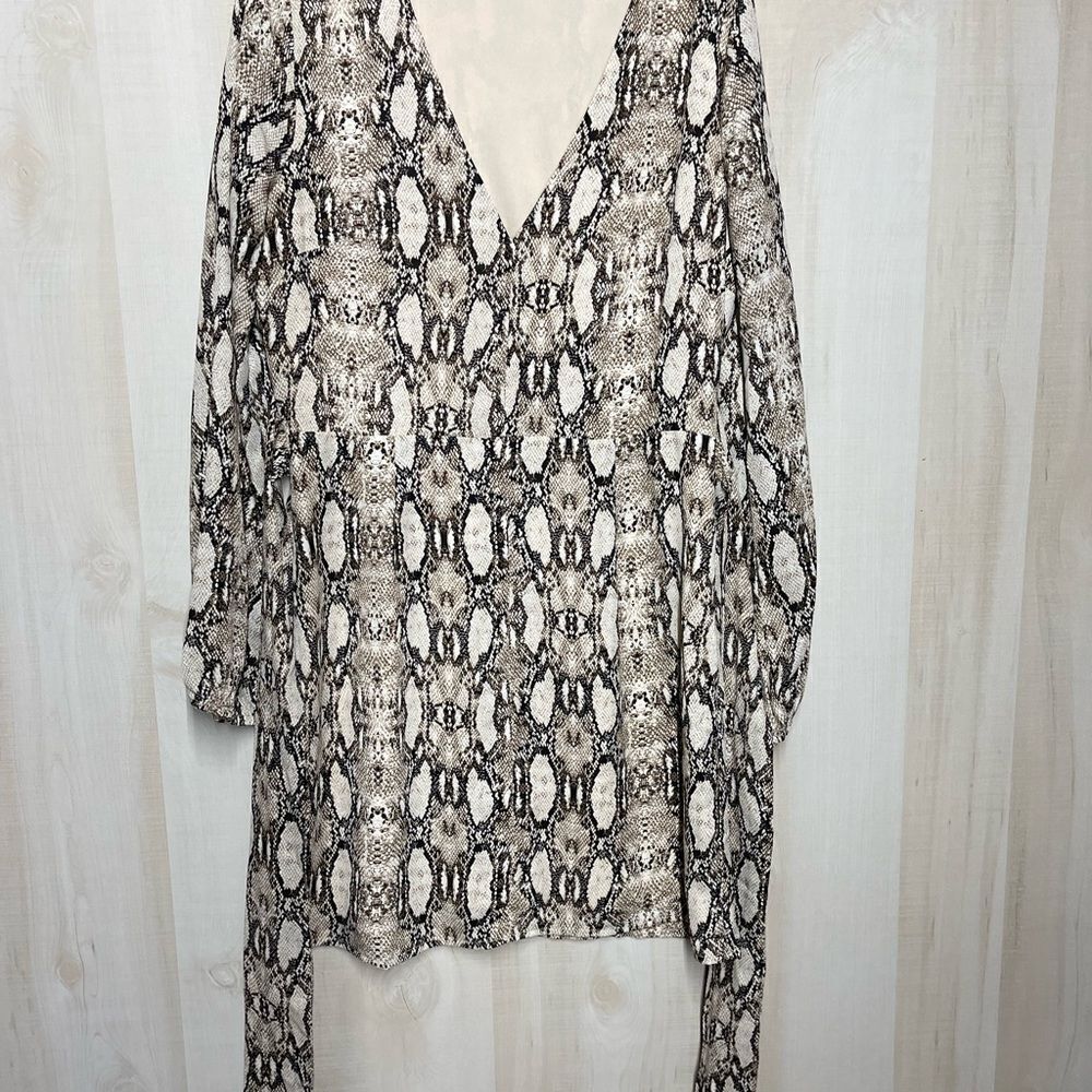 Sage the label snake skin print mini v-neck dress, size medium - Picture 4 of 13